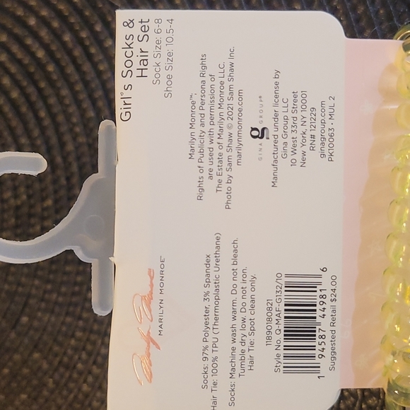 Marilyn Monroe Girl's Socks & Hair Set - Picture 6 of 6